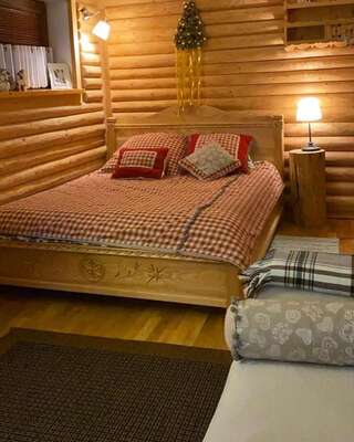 Отели типа «постель и завтрак» Siumno Izba B&B Brzegi Бжеги Семейный номер с видом на горы-48